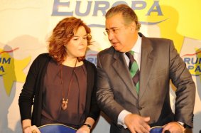 La Vicepresidenta del Gobierno, Soraya Sáenz de Santamaría, con el Presidente de la FEMP, Juan Ignacio Zoido